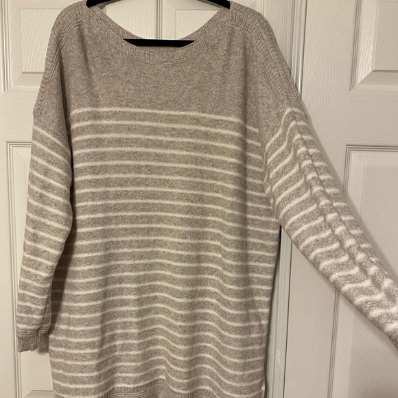 Old Navy Sweaters - Tan/white sweater- Old Navy XXL